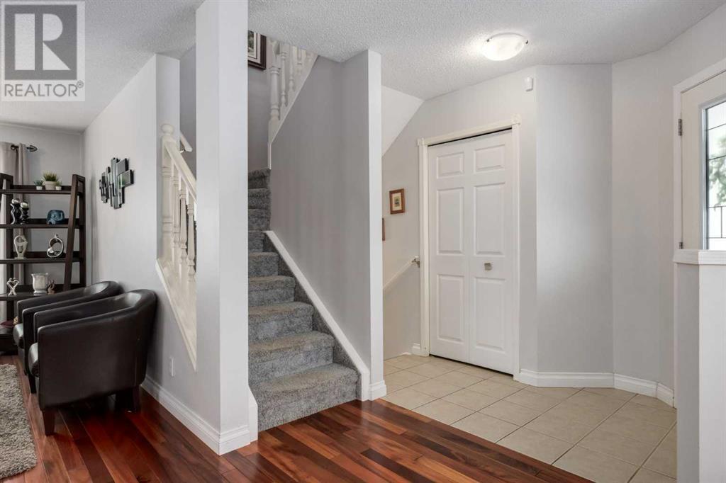 Single Family House for Sale in  Douglas Ridge Green SE Douglasdale/Glen Calgary 