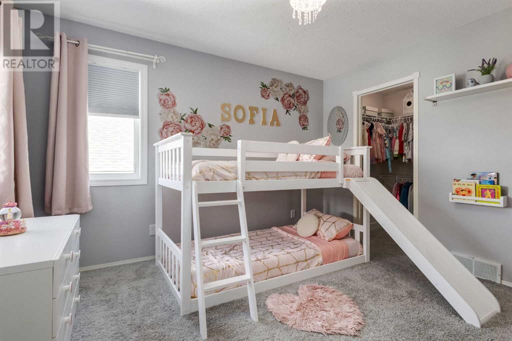 Single Family House for Sale in  Douglas Ridge Green SE Douglasdale/Glen Calgary 