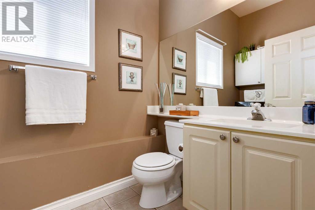 Single Family House for Sale in  Douglas Ridge Green SE Douglasdale/Glen Calgary 