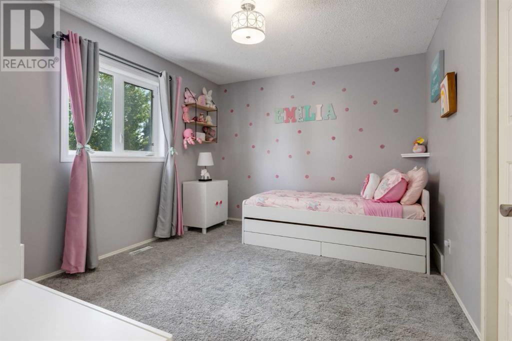 Single Family House for Sale in  Douglas Ridge Green SE Douglasdale/Glen Calgary 