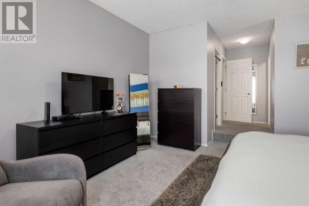 Single Family House for Sale in  Douglas Ridge Green SE Douglasdale/Glen Calgary 