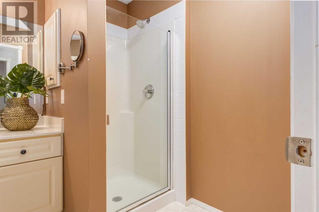 Single Family House for Sale in  Douglas Ridge Green SE Douglasdale/Glen Calgary 