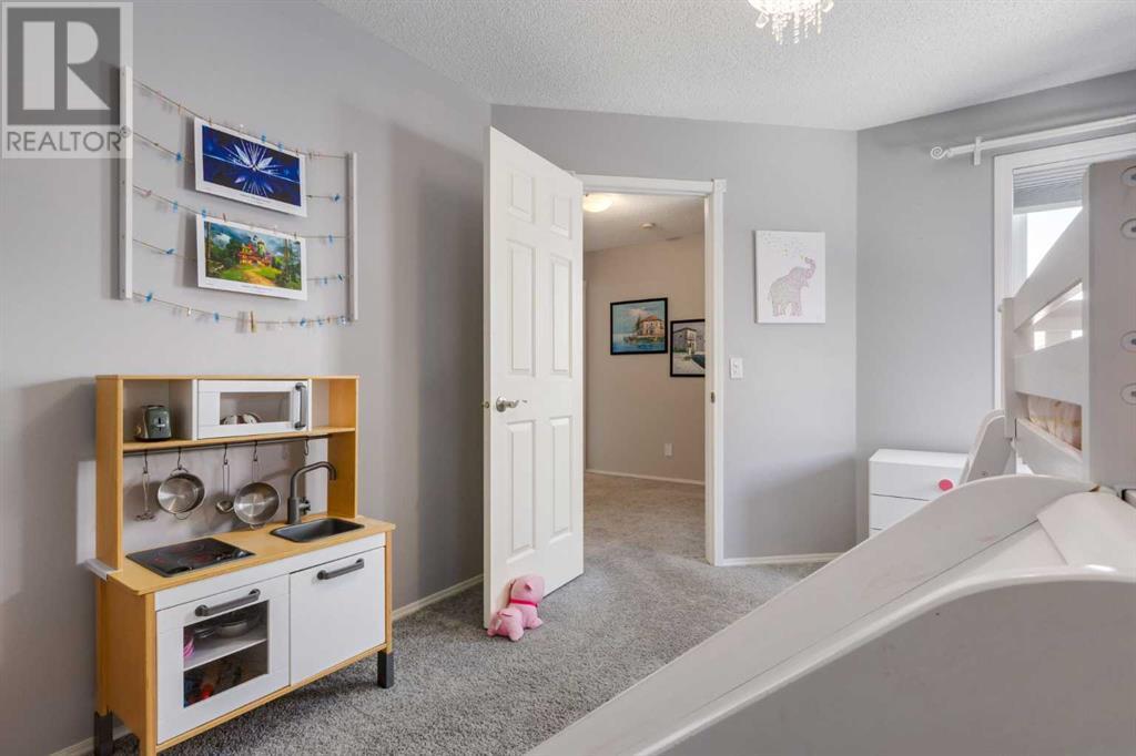 Single Family House for Sale in  Douglas Ridge Green SE Douglasdale/Glen Calgary 
