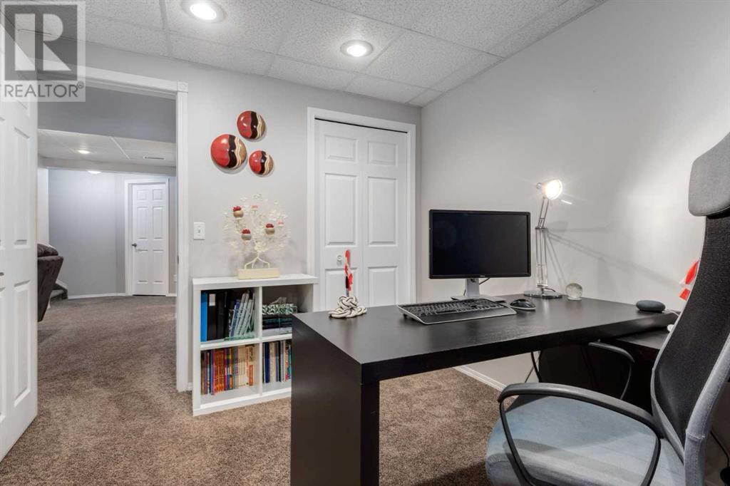 Single Family House for Sale in  Douglas Ridge Green SE Douglasdale/Glen Calgary 