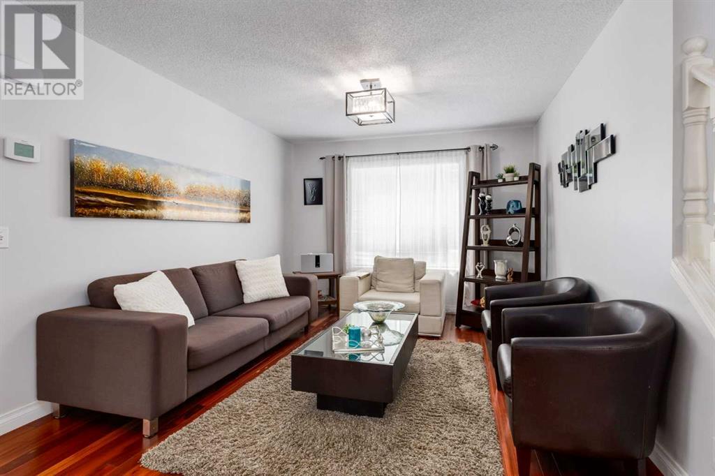 Single Family House for Sale in  Douglas Ridge Green SE Douglasdale/Glen Calgary 