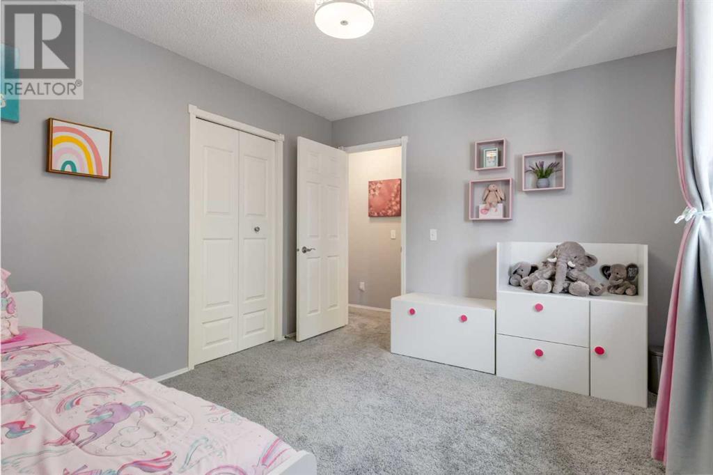 Single Family House for Sale in  Douglas Ridge Green SE Douglasdale/Glen Calgary 