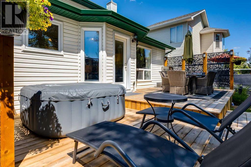 Single Family House for Sale in  Douglas Ridge Green SE Douglasdale/Glen Calgary 