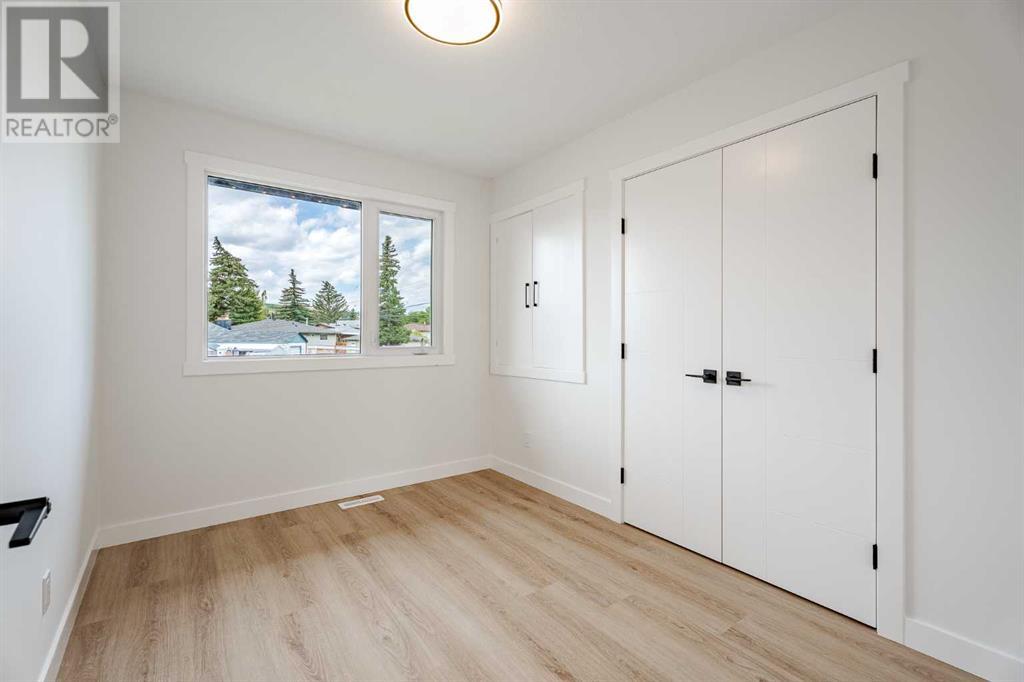 Single Family House Bi-level for Sale in  Huntbourne Road NE Huntington Hills Calgary 