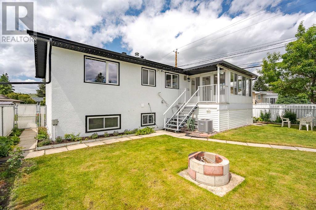 Single Family House Bi-level for Sale in  Huntbourne Road NE Huntington Hills Calgary 