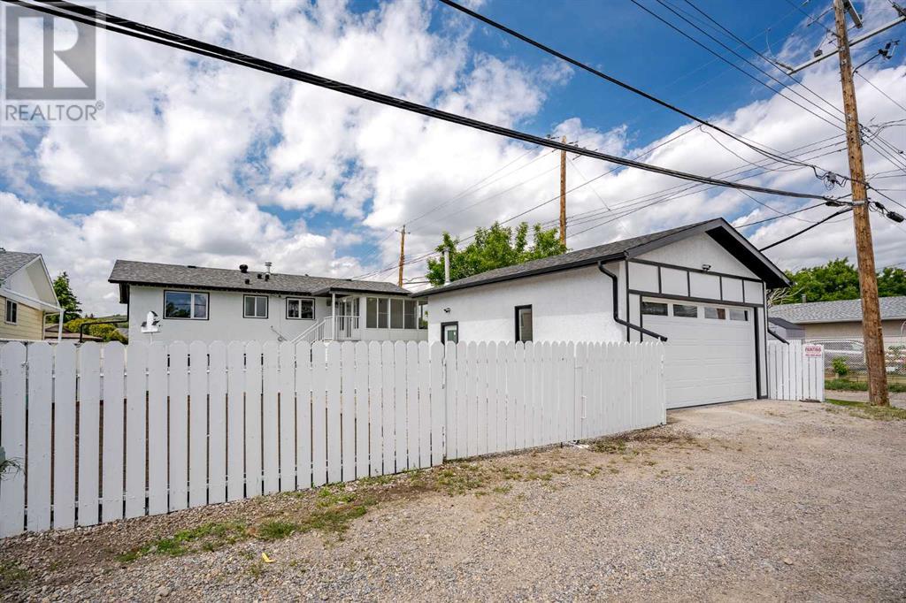 Single Family House Bi-level for Sale in  Huntbourne Road NE Huntington Hills Calgary 