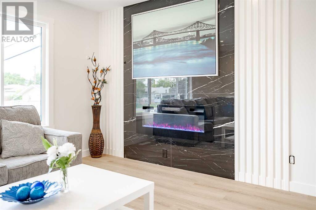Single Family House Bi-level for Sale in  Huntbourne Road NE Huntington Hills Calgary 