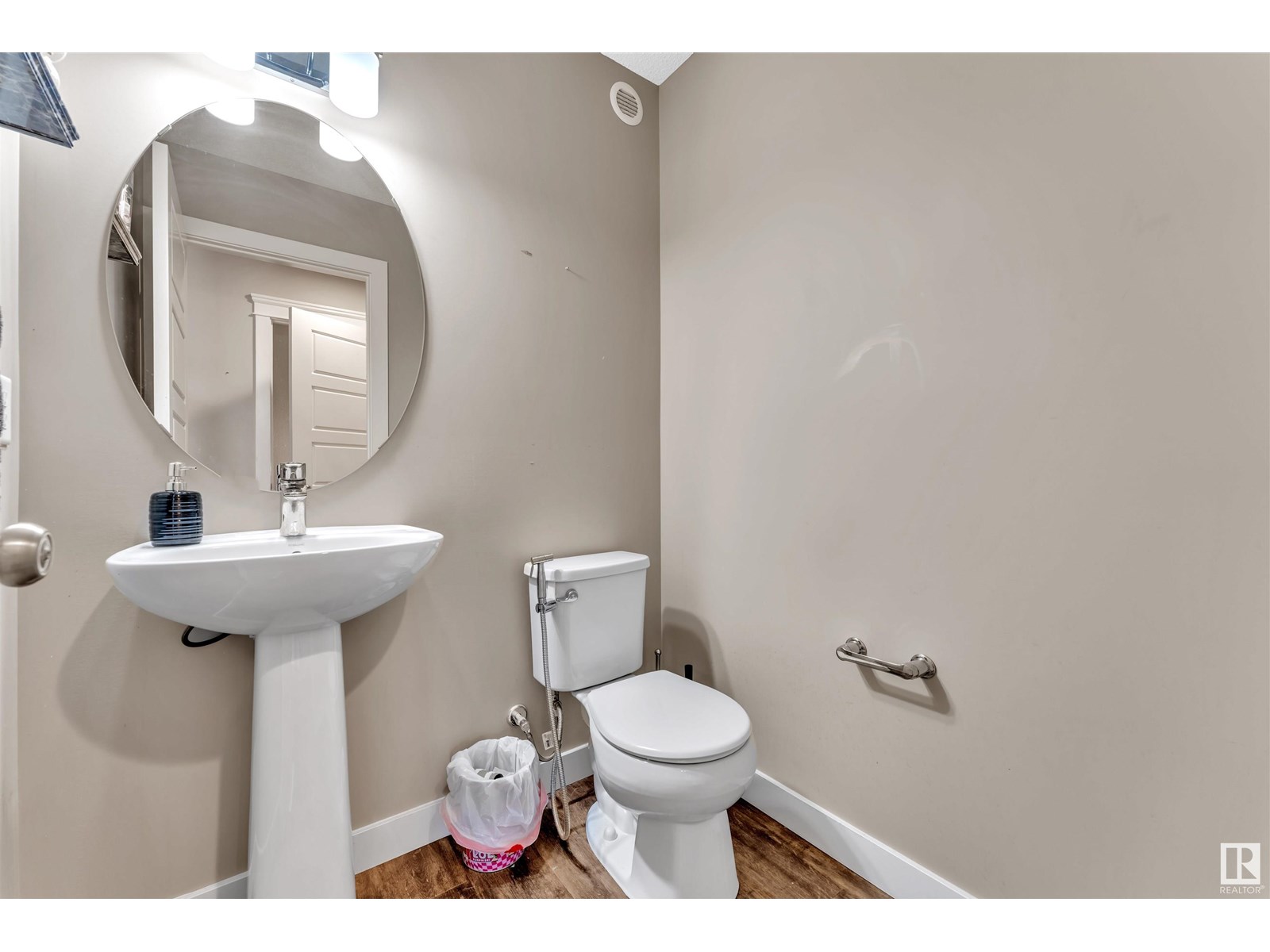 Photo 10 of 1531 22 St Nw Nw, Edmonton AB