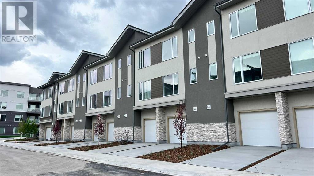 Single Family House for Sale in  Shawnee Square SW Shawnee Slopes Calgary 