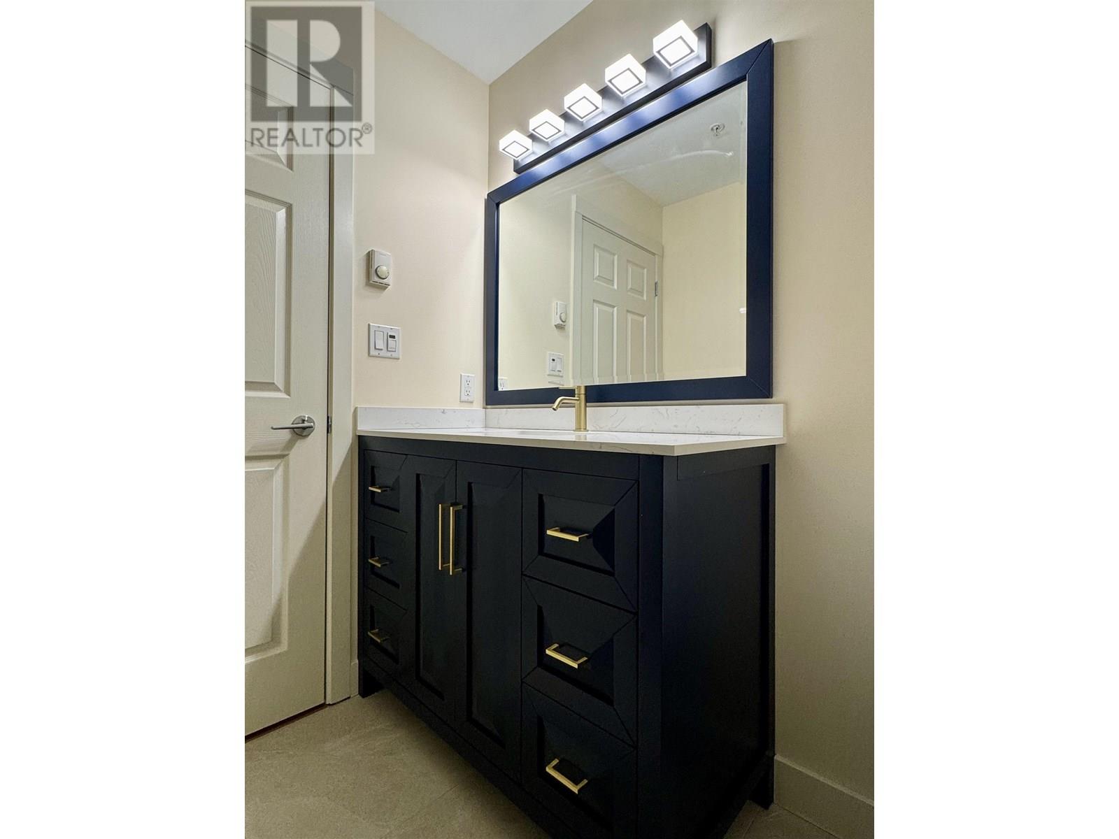 17 1204 MAIN STREET, Squamish