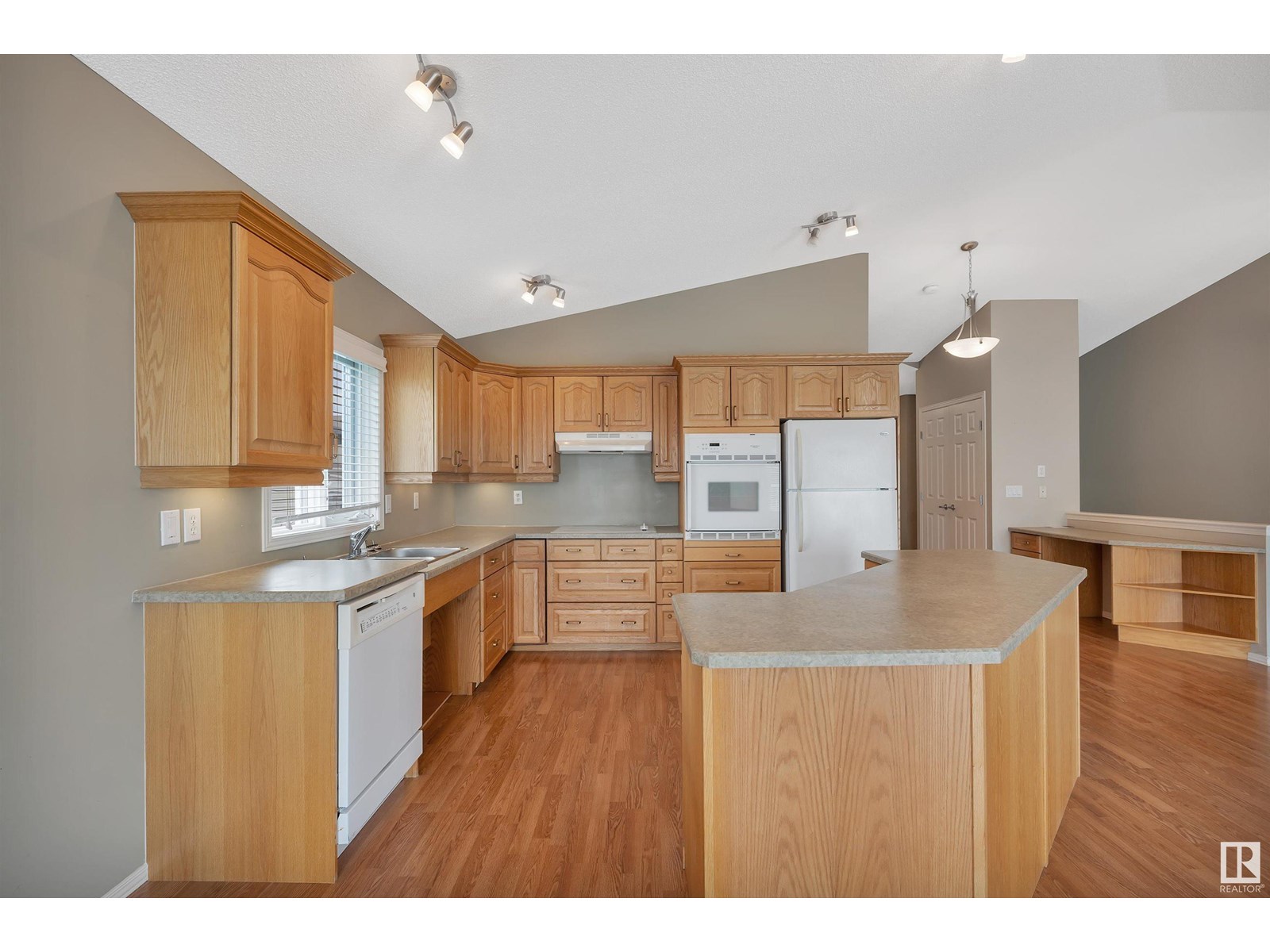Photo 34 of 4927 152 Av Nw, Edmonton AB