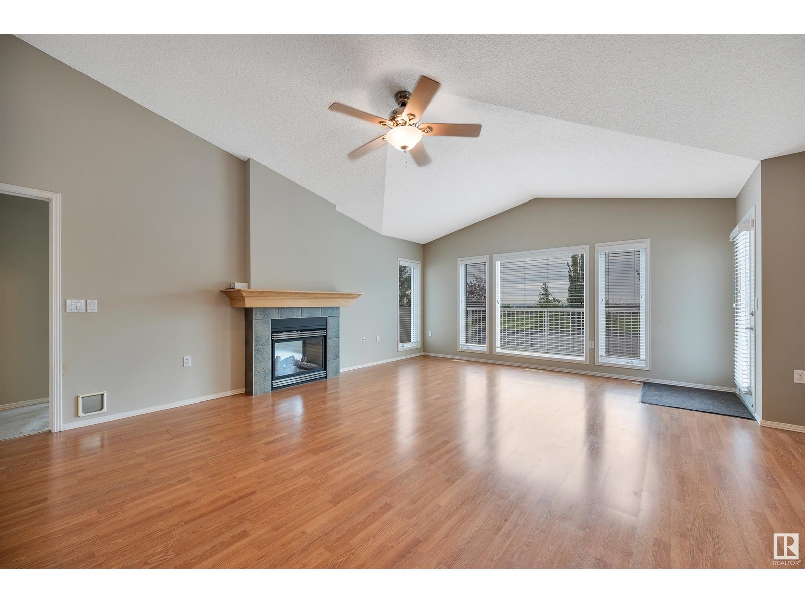 Photo 39 of 4927 152 Av Nw, Edmonton AB