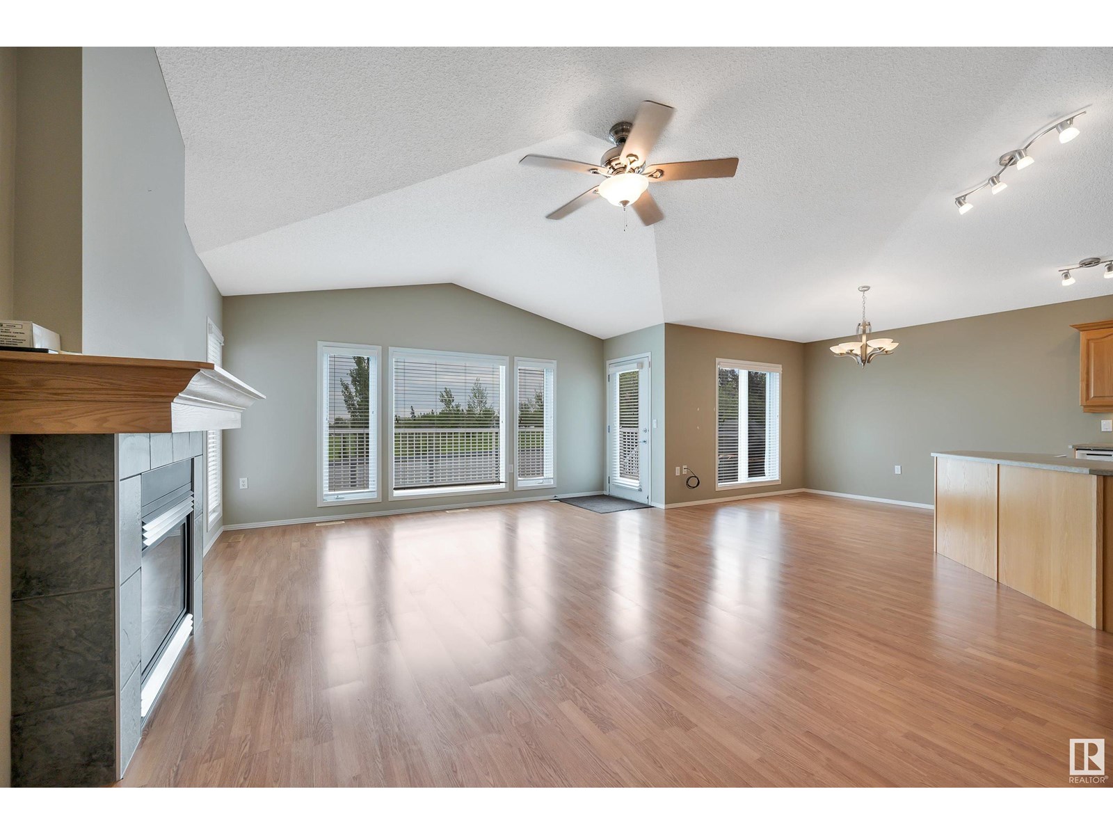 Photo 28 of 4927 152 Av Nw, Edmonton AB