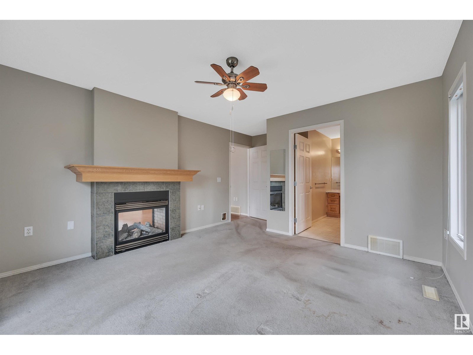 Photo 16 of 4927 152 Av Nw, Edmonton AB
