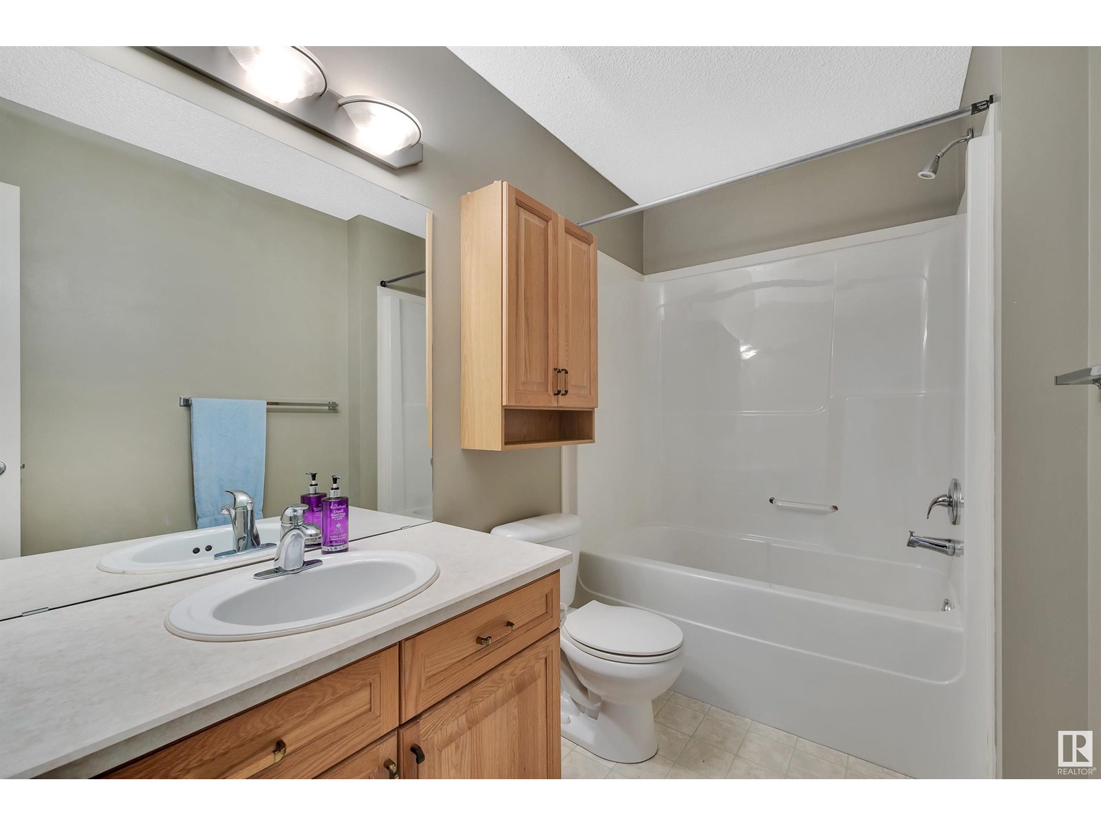 Photo 11 of 4927 152 Av Nw, Edmonton AB