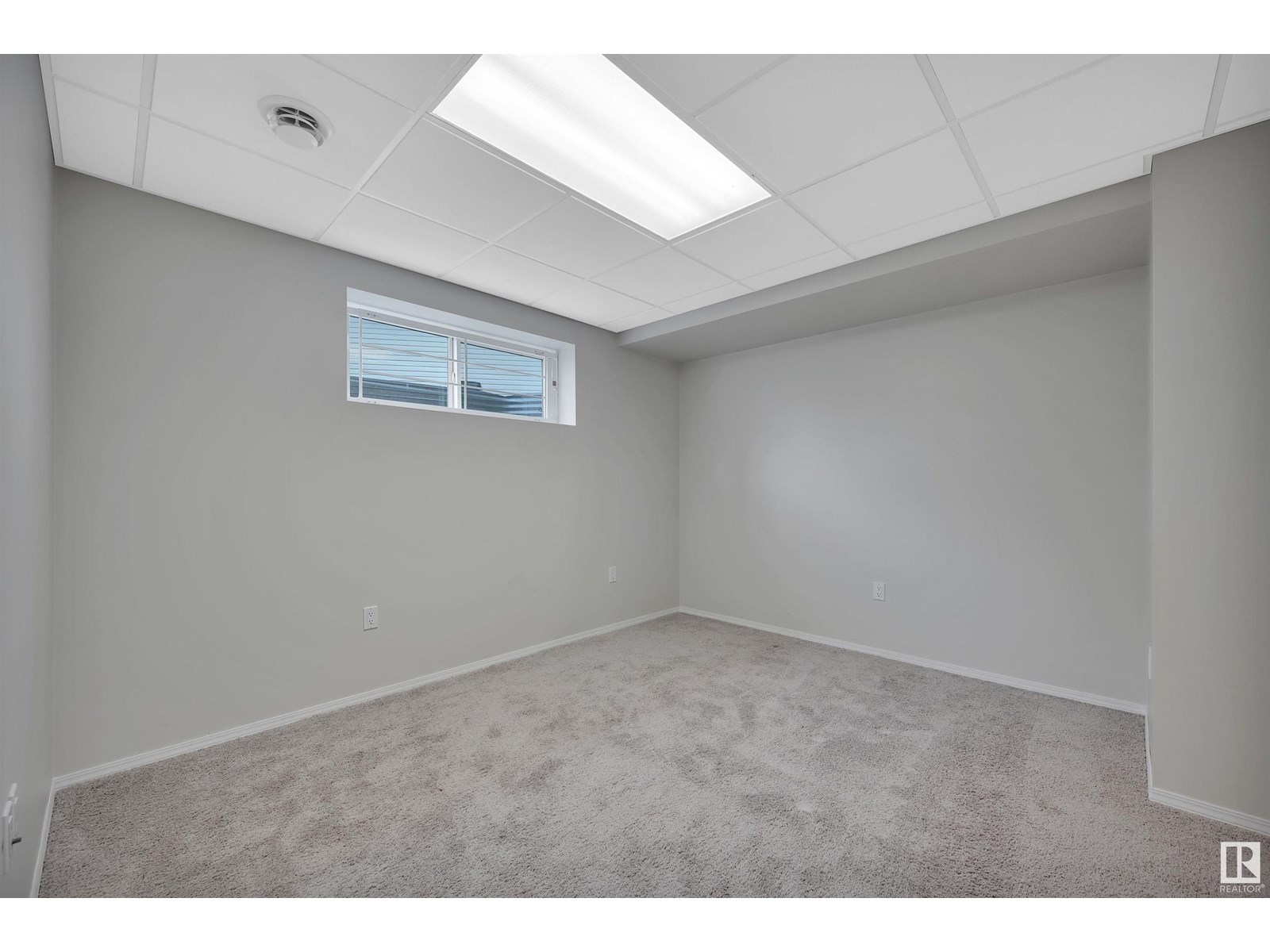 Photo 44 of 4927 152 Av Nw, Edmonton AB
