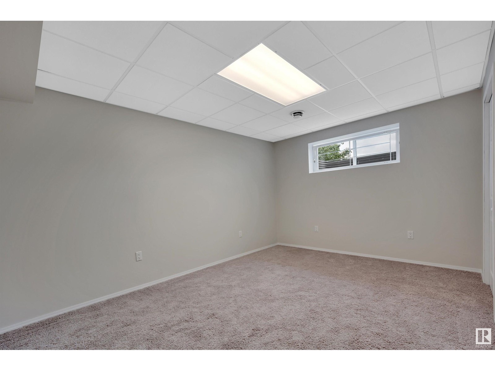 Photo 46 of 4927 152 Av Nw, Edmonton AB