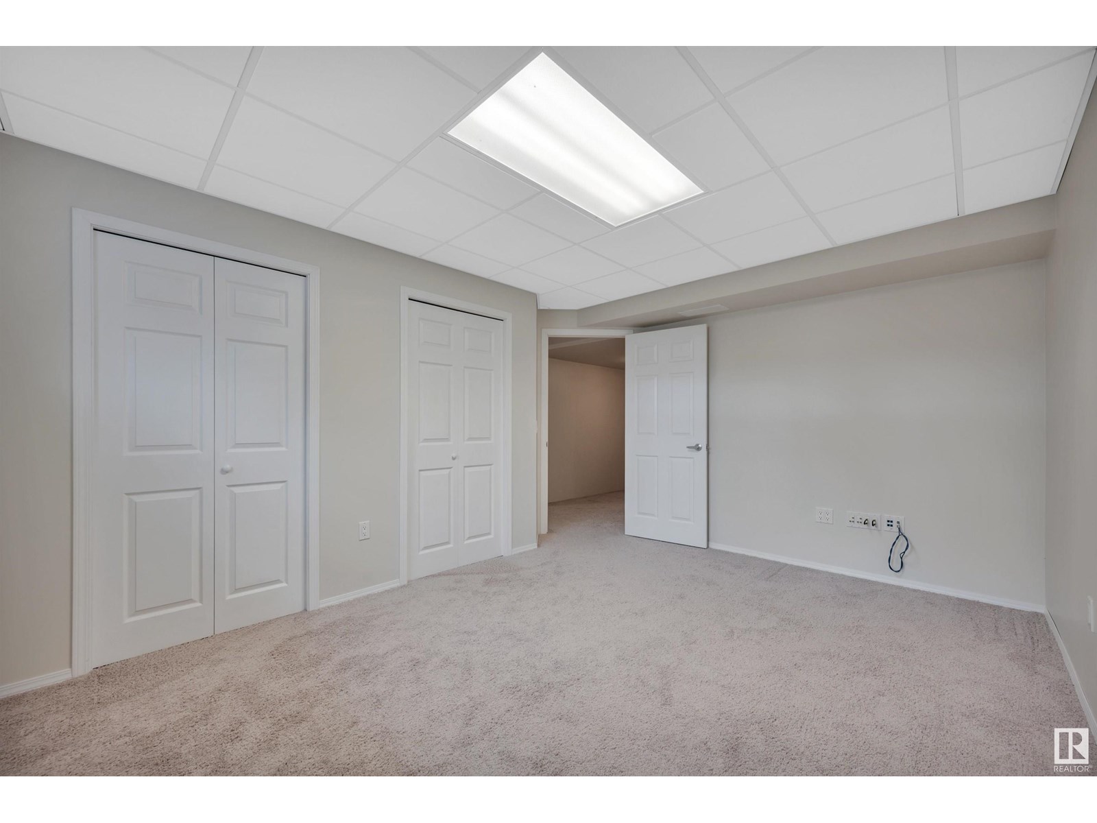 Photo 36 of 4927 152 Av Nw, Edmonton AB