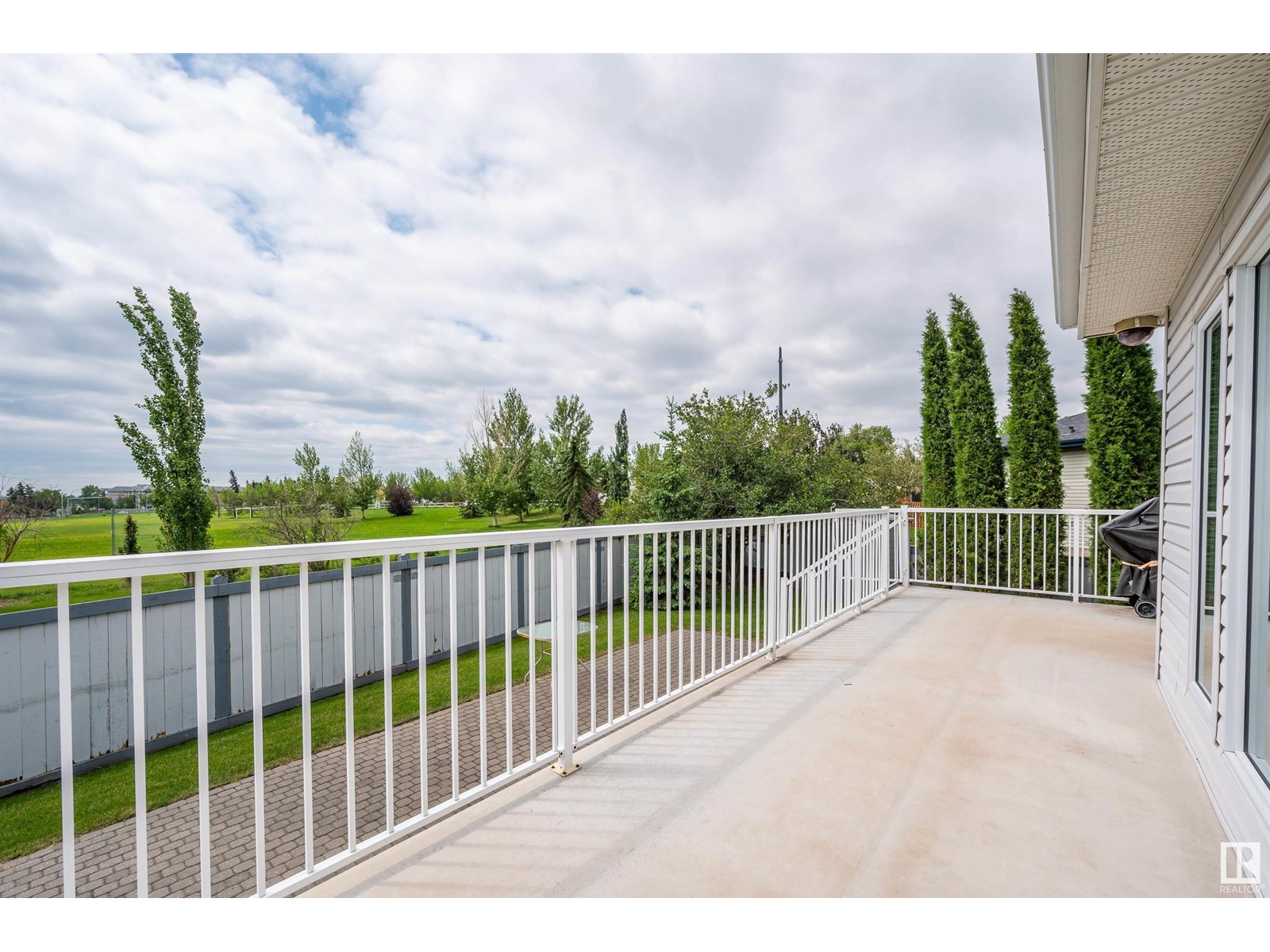 Photo 6 of 4927 152 Av Nw, Edmonton AB