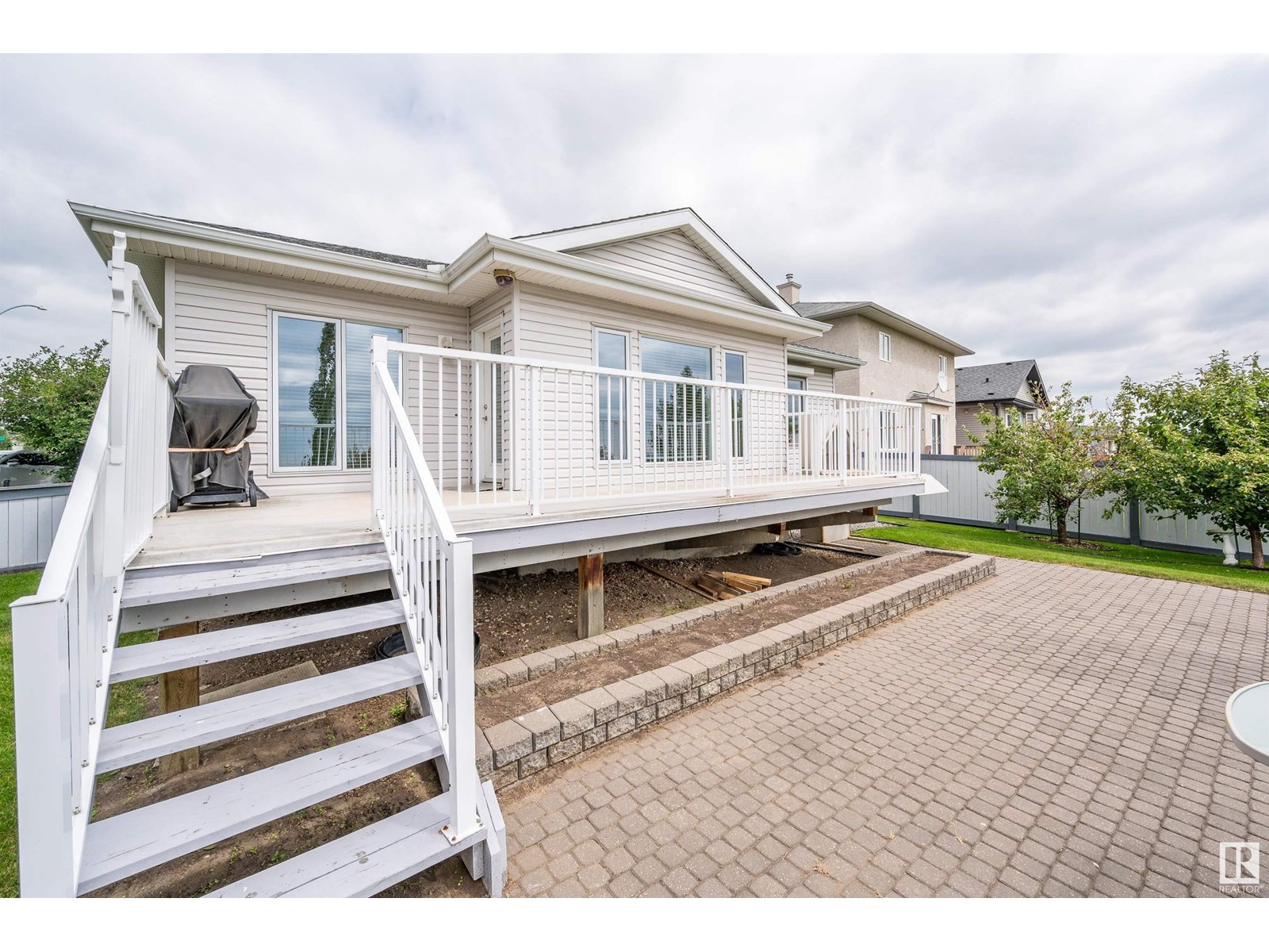 Photo 24 of 4927 152 Av Nw, Edmonton AB