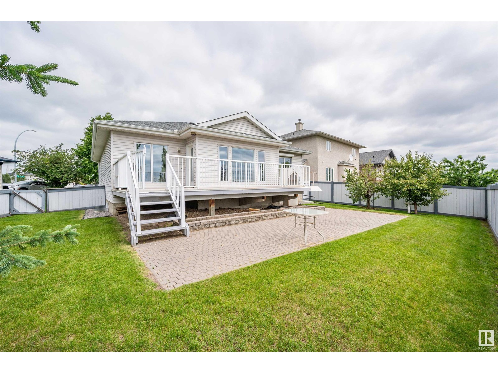 Photo 49 of 4927 152 Av Nw, Edmonton AB