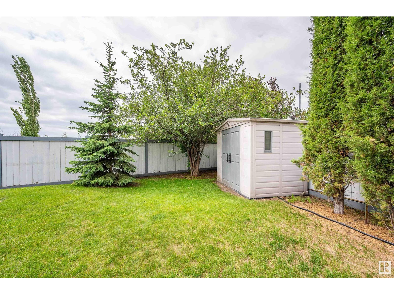 Photo 22 of 4927 152 Av Nw, Edmonton AB