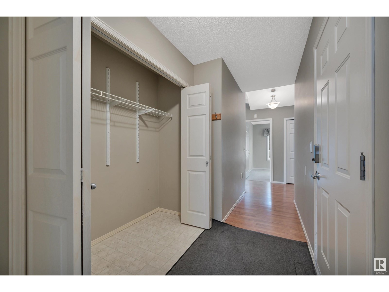 Photo 21 of 4927 152 Av Nw, Edmonton AB