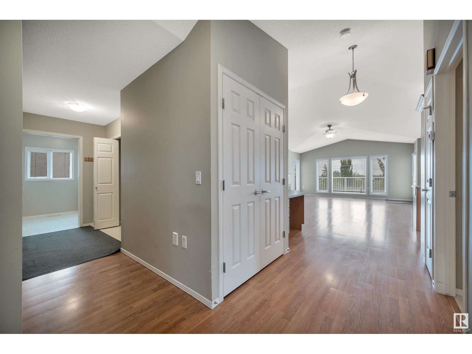 Photo 33 of 4927 152 Av Nw, Edmonton AB