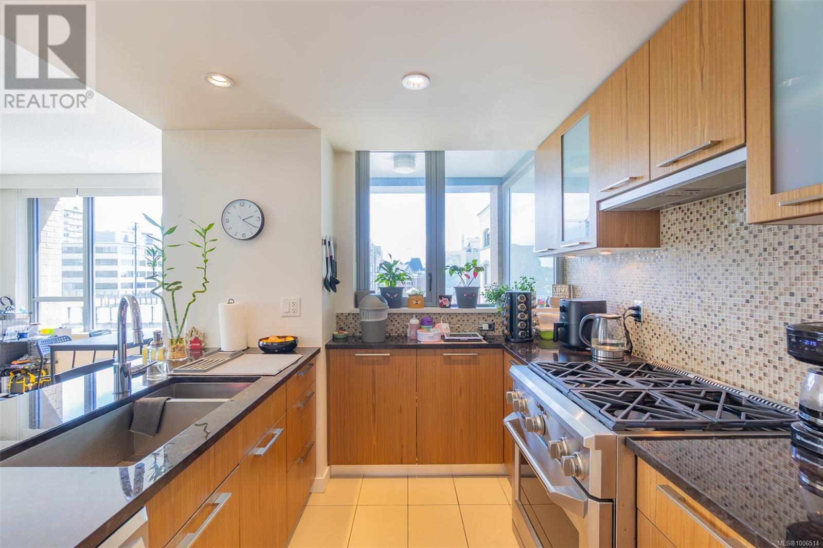 Photo 10 of 501 608 Broughton St, Victoria BC