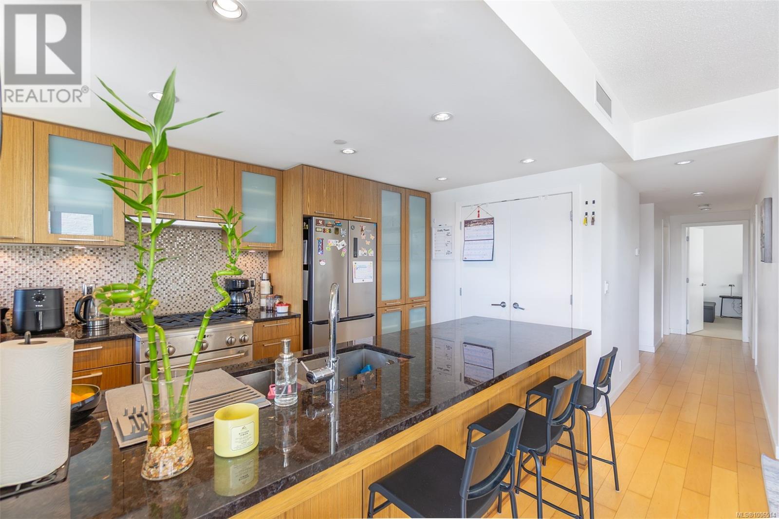 Photo 11 of 501 608 Broughton St, Victoria BC