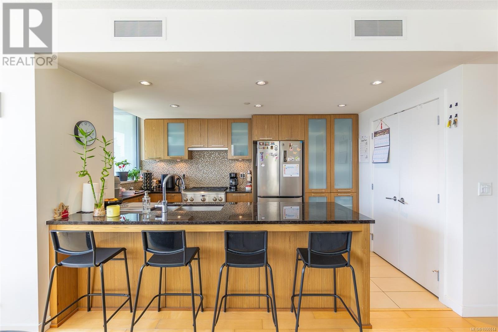 Photo 8 of 501 608 Broughton St, Victoria BC