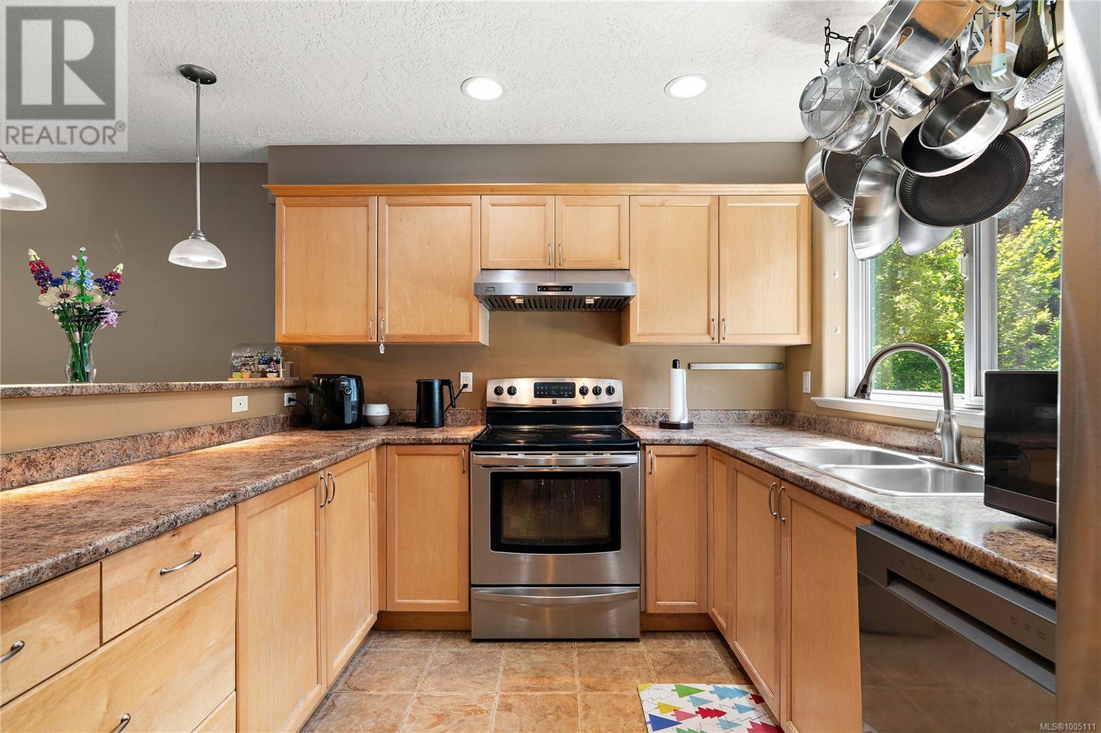 Single Family House Westcoast for Sale in   Mallek Cres Victoria 