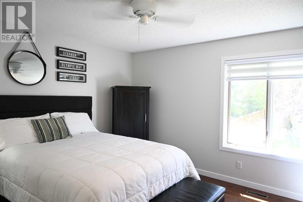 Single Family House for Sale in  Hawkstone Manor NW Hawkwood Calgary 