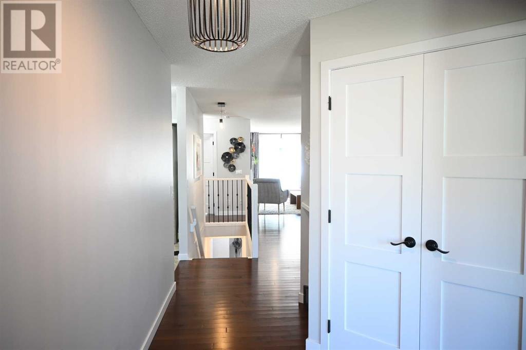 Single Family House for Sale in  Hawkstone Manor NW Hawkwood Calgary 