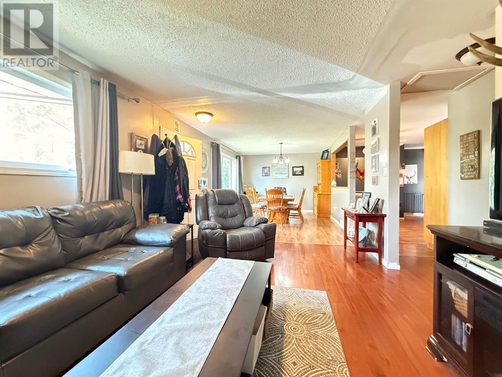Photo 11 of 213 3 Street W, Lashburn SK