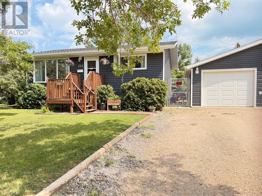 Photo 3 of 213 3 Street W, Lashburn SK