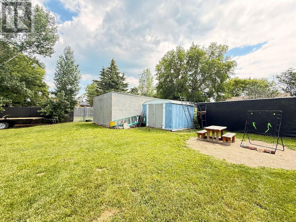 Photo 32 of 213 3 Street W, Lashburn SK