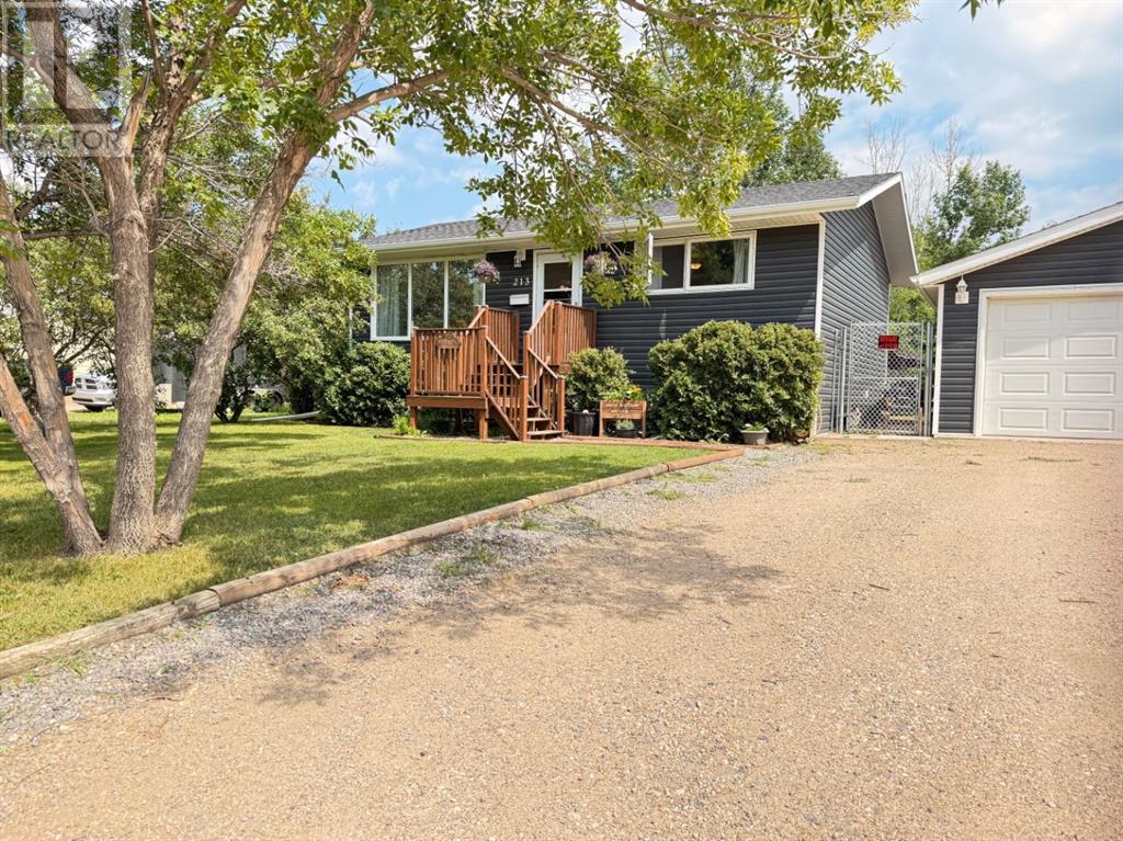 Photo 5 of 213 3 Street W, Lashburn SK