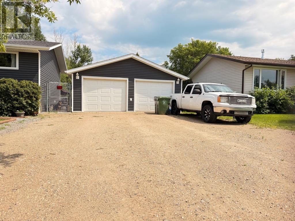 Photo 6 of 213 3 Street W, Lashburn SK