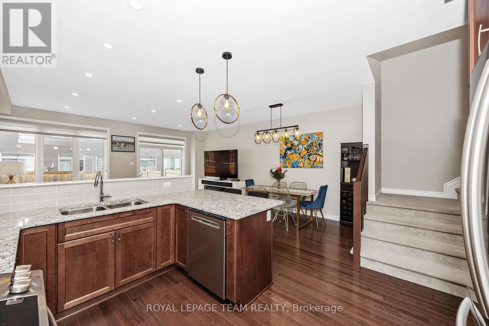 Photo 10 of 526 Edenwylde Drive, Ottawa ON