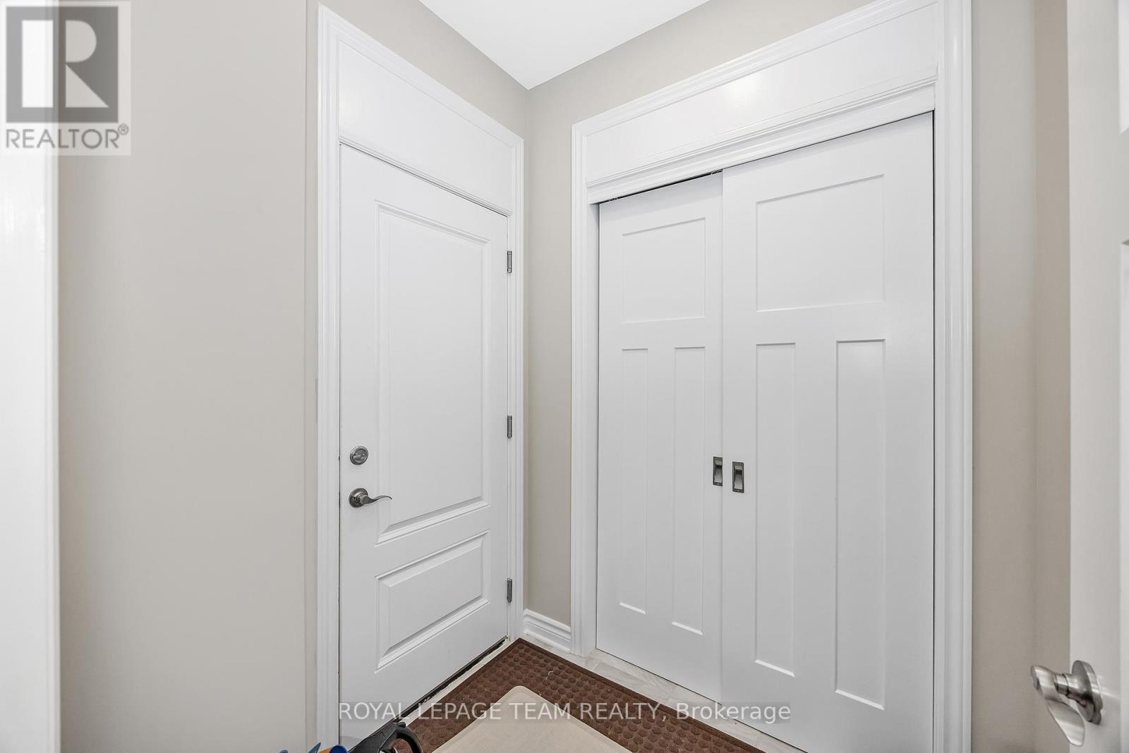 Photo 20 of 526 Edenwylde Drive, Ottawa ON