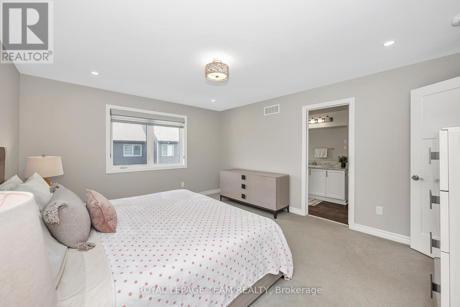 Photo 23 of 526 Edenwylde Drive, Ottawa ON