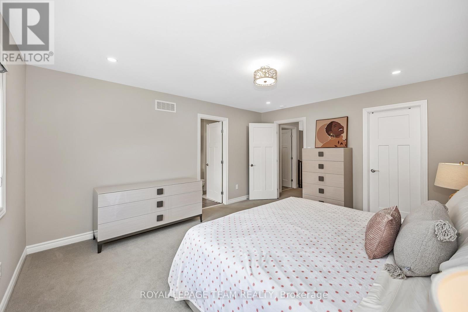 Photo 24 of 526 Edenwylde Drive, Ottawa ON