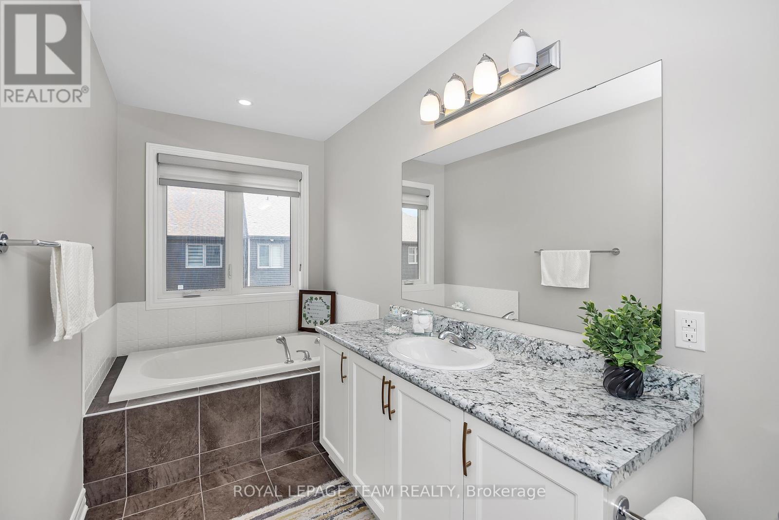 Photo 25 of 526 Edenwylde Drive, Ottawa ON