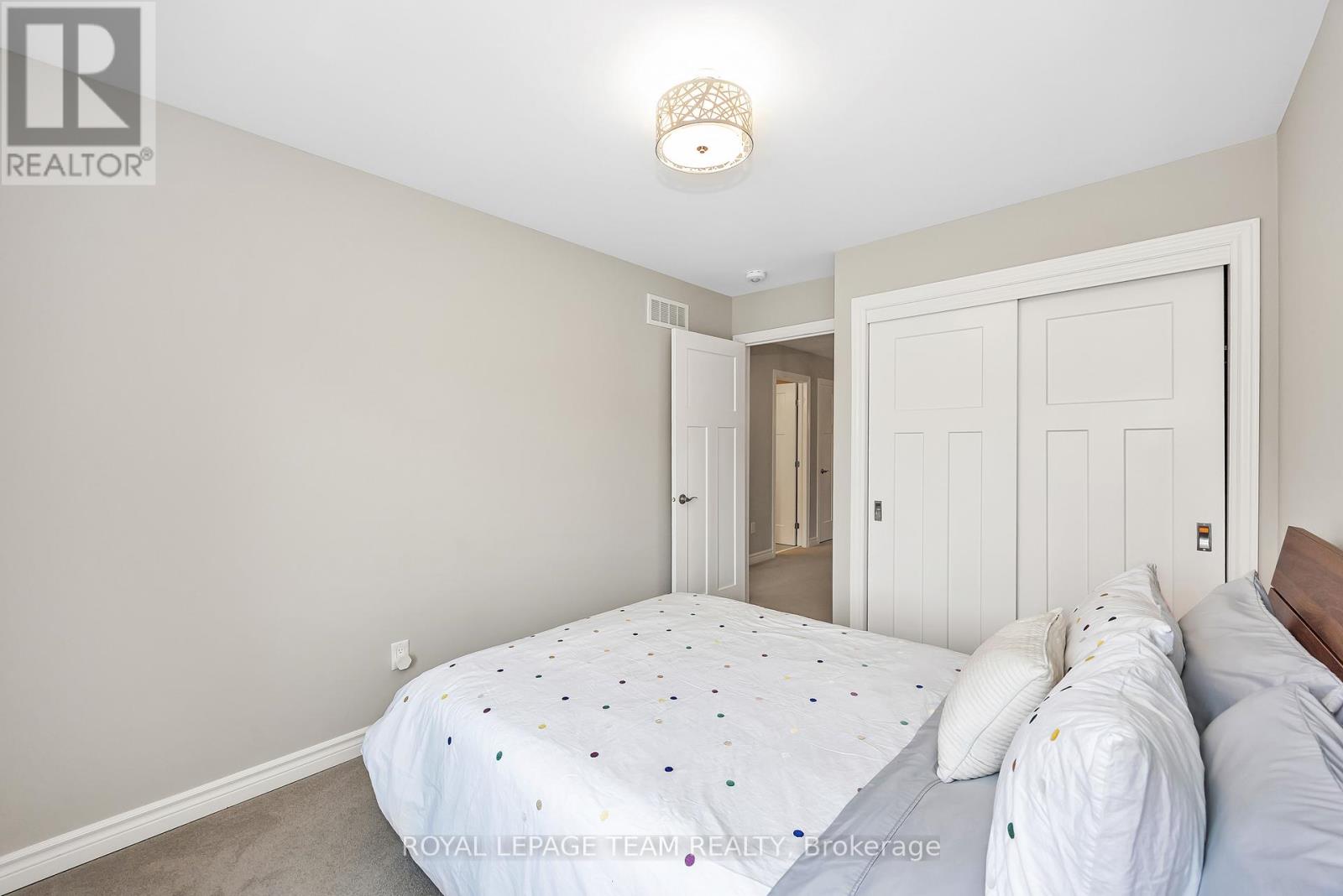 Photo 32 of 526 Edenwylde Drive, Ottawa ON