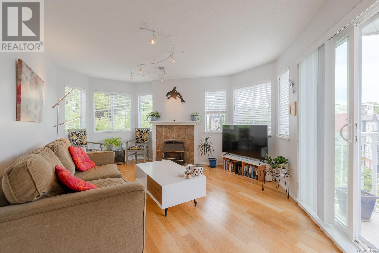 Photo 3 of 301 24 Prideaux St, Nanaimo BC